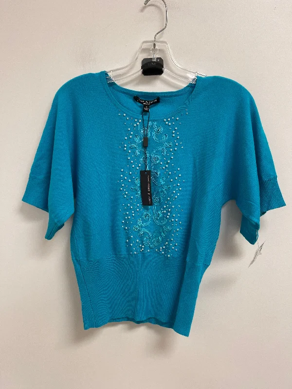 Weekend Savings Extravaganza Top Short Sleeve By Cable And Gauge In Blue, Size: Sp