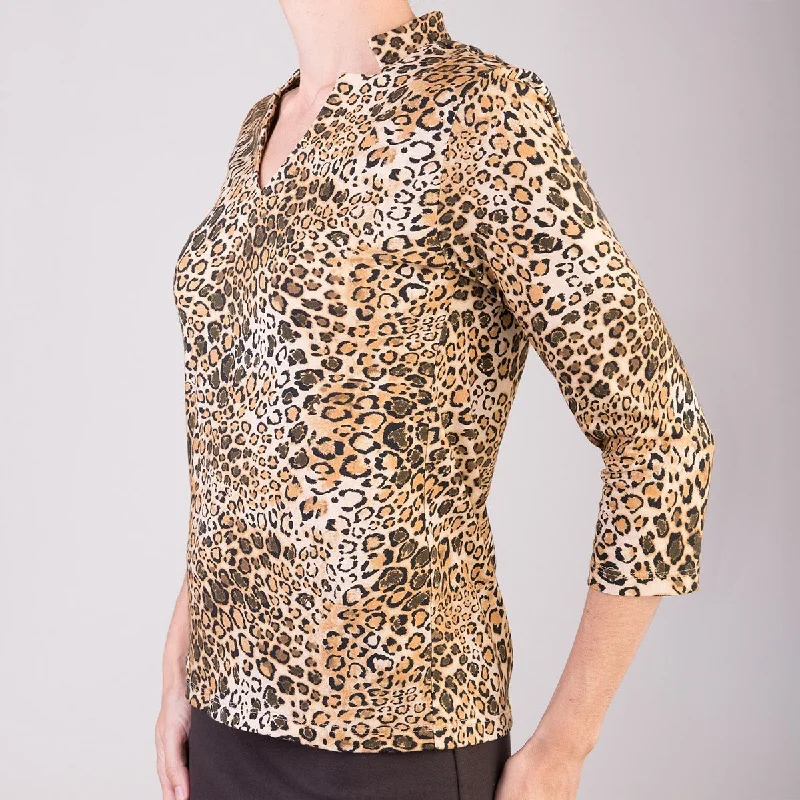 Don't Delay Notch Collar Tee in Belluno Leo Carmel