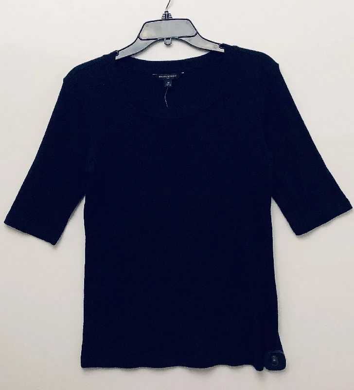 Make Your Weekend Count with Savings Top Short Sleeve By Banana Republic In Black, Size: M